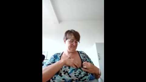 milf_love_fist99 @ stripchat on 20251002