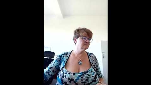 milf_love_fist99 @ stripchat on 20251002