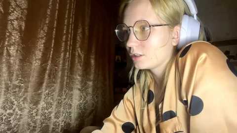 xx_looola_xx @ stripchat on 20251003