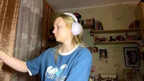 xx_looola_xx @ stripchat on 20251003