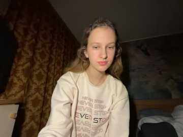 eva_angel3 @ stripchat on 20251004