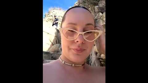 mona_plus @ stripchat on 20251004