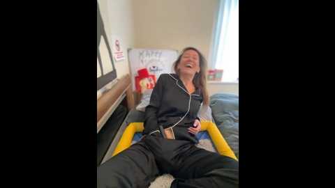 sophia_squirts_uk @ stripchat on 20251007