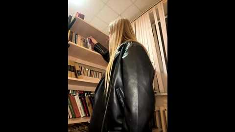 liza_risky @ stripchat on 20251008