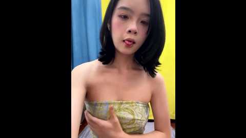 qiqi_x @ stripchat on 20251008