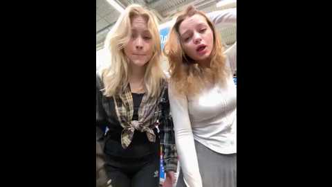 cum_girlss @ stripchat on 20251009