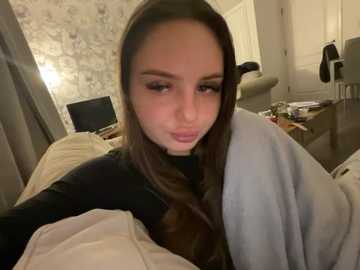 ellastarrxxx @ stripchat on 20251009