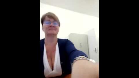 milf_love_fist99 @ stripchat on 20251009