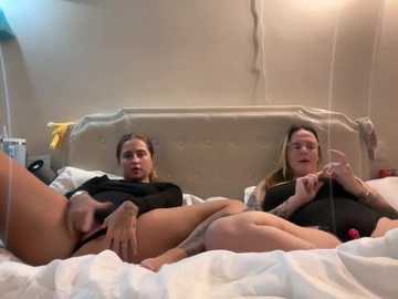 sexyyduoxx @ stripchat on 20251010