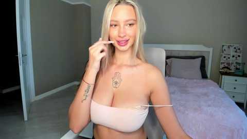 sayo_mao18 @ stripchat on 20251011