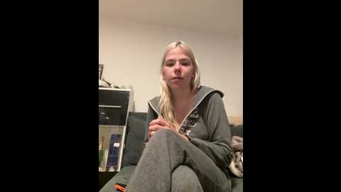 blondiejujuvibe @ stripchat on 20251012