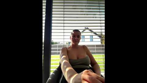 bella_tight @ stripchat on 20251013