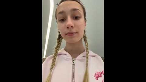 lia__love @ stripchat on 20251013