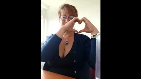 milf_love_fist99 @ stripchat on 20251013