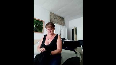 milf_love_fist99 @ stripchat on 20251013