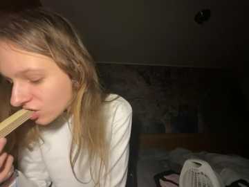 eva_angel3 @ stripchat on 20251014