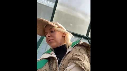 likacat @ stripchat on 20251014