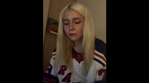 blondie_sofia_essexbabe @ stripchat on 20251015