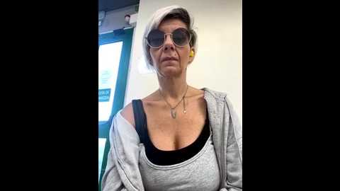 sexysegretaria1 @ stripchat on 20251015