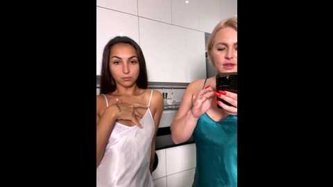 keep_us_wild @ stripchat on 20251018