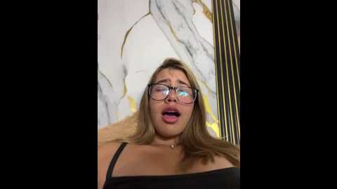 sara_calderon @ stripchat on 20251018