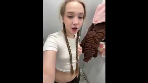 bambi_lu @ stripchat on 20251019