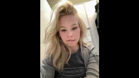 cum_girlss @ stripchat on 20251019