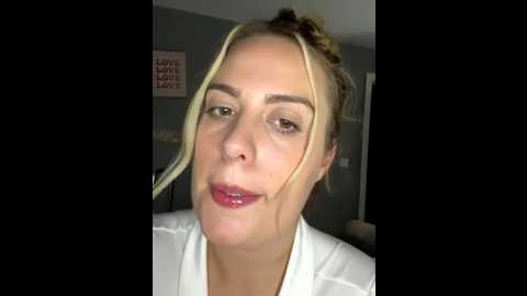 curvymilf2000 @ stripchat on 20251019