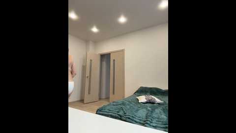 b_bonya_m @ stripchat on 20251021