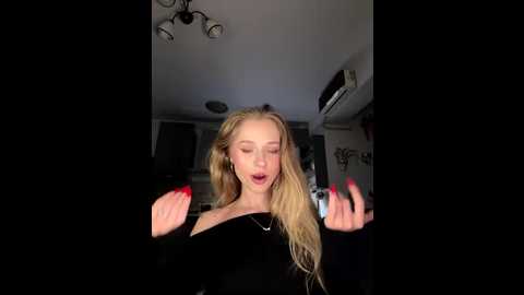 babyanais @ stripchat on 20251021