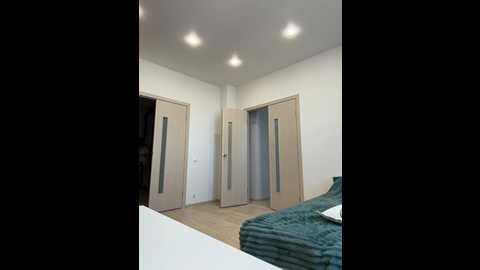 b_bonya_m @ stripchat on 20251022