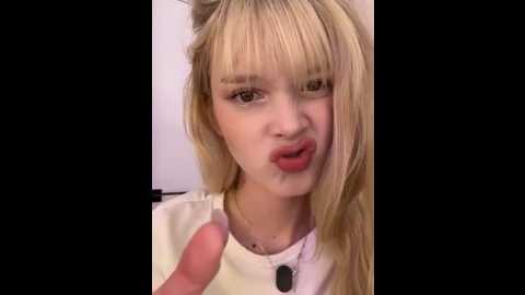 bellasecrett @ stripchat on 20251022