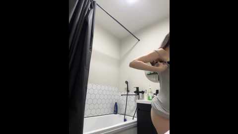 milabee @ stripchat on 20251022