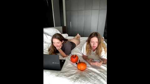 nura_n_sarah @ stripchat on 20251022