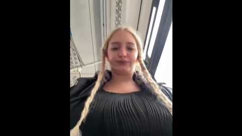 milkyy_wway @ stripchat on 20251023