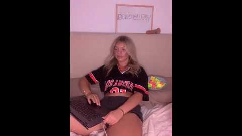 bellablows @ stripchat on 20251024