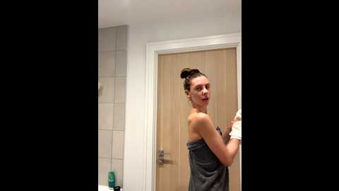 milarenee @ stripchat on 20251025