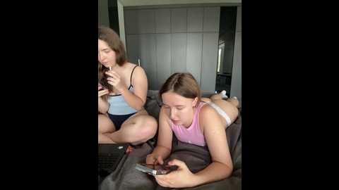 nura_n_sarah @ stripchat on 20251025