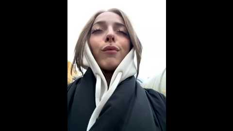 loraadoll @ stripchat on 20251027