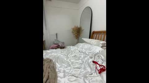 milarenee @ stripchat on 20251027