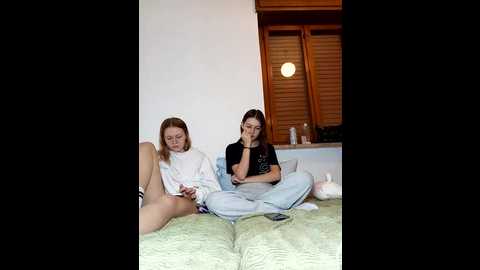 ella_grays @ stripchat on 20251028