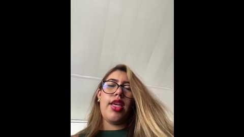 sara_calderon @ stripchat on 20251030