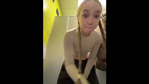 bambi_lu @ stripchat on 20251031