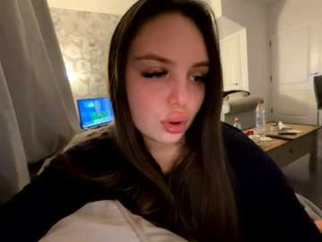 ellastarrxxx @ stripchat on 20251031