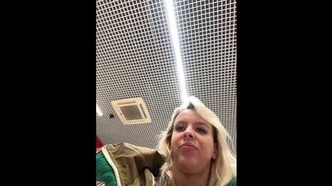 likacat @ stripchat on 20251101