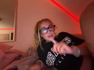 goddesemiiyy @ stripchat on 20251102