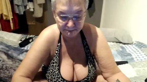 milfchantal4 @ stripchat on 20251102