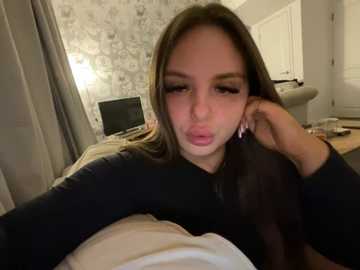 ellastarrxxx @ stripchat on 20251104