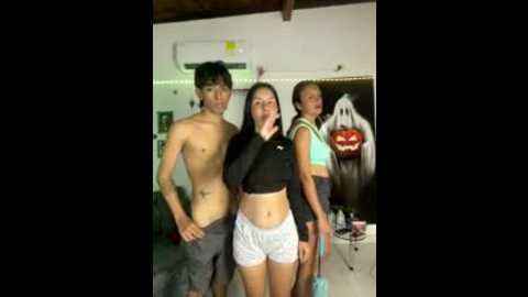 royalgirls_x @ stripchat on 20251104