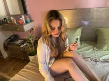 chloe_ravens @ stripchat on 20251105